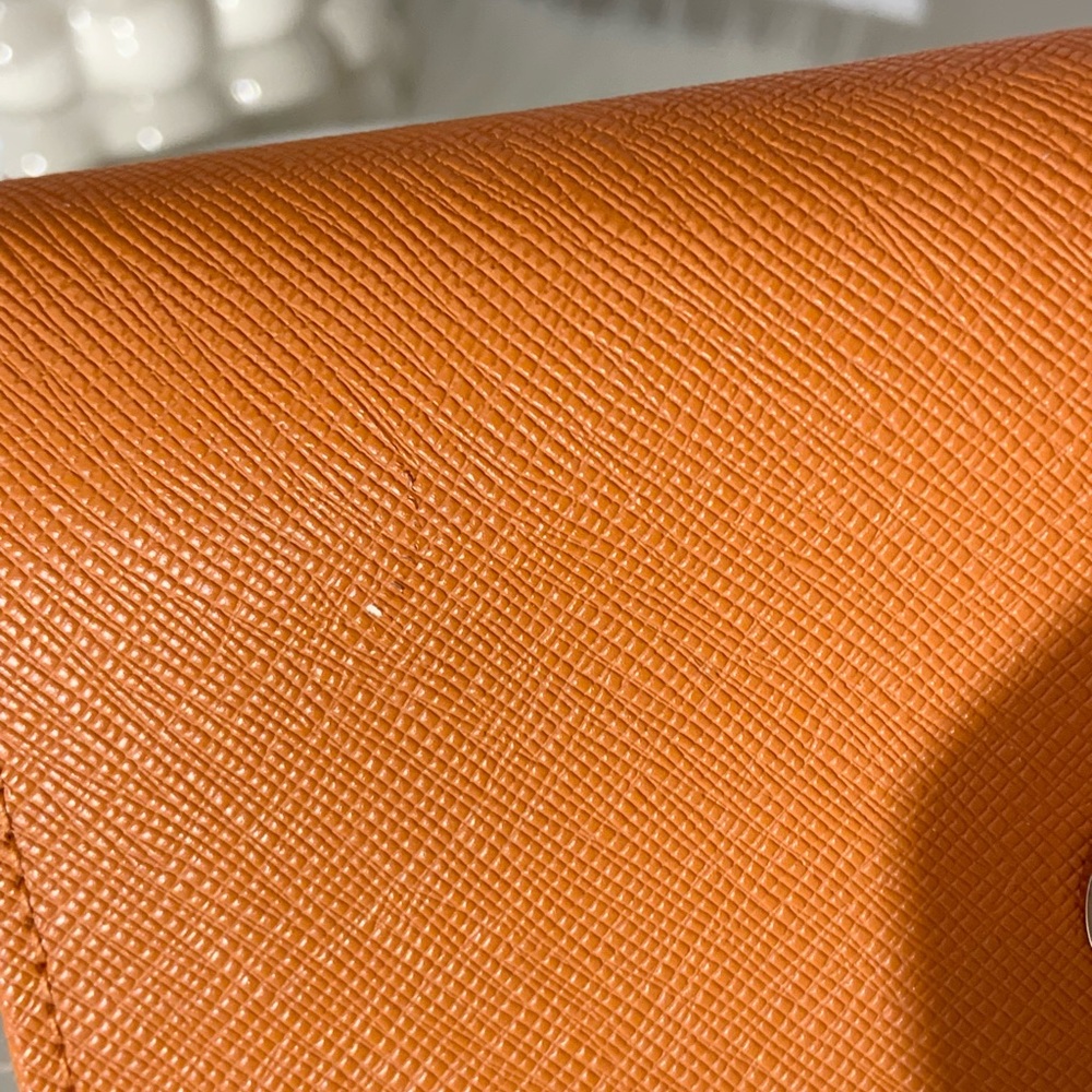 Tory Burch Eye/sunglass case with Dustbag & Tory Burch Charm - Picture 9 of 9